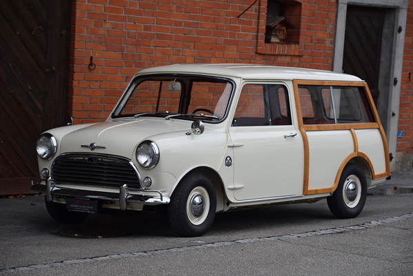 Bild: Morris Mini Traveller (1966) - als Lot 101 an der Versteigerung der Oldtimer Galerie in Gstaad am 29. Dezember 2017