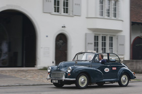 Morris Minor 1000 Tourer (1969) - weckt bei den Passanten Sympathien