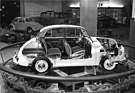 Morris Minor (1953) - Schnittmodell, man beachte den Hängeventilmotor - am Automobilsalon in Genf 1953
