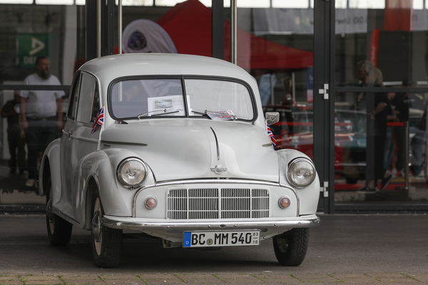 Morris Minor II auf dem Besucherparkplatz - Klassikwelt Bodensee 2023
