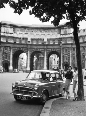 Morris Oxford Series II (1955) - der Series II hatte eine pontonförmige Karosserie für sechs Passagiere und wurde 1954 bis 1956 gebaut