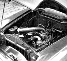 Moskwitsch 407 (1958) - Der Motorraum ist aufgeräumt, was die Arbeit erleichtert.