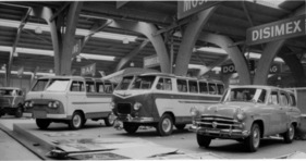 Moskwitsch 423 N (1960) - zusammen mit Transportern, die an europäische Vorbilder angelehnt sind - Genfer Autosalon 1960