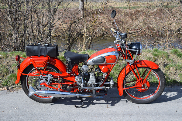 Moto Guzzi 250 Airone Tourismo (1939) - angeboten an der Versteigerung der Oldtimer Galerie in Toffen am 29. April 2017