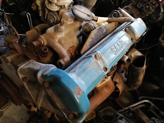 Image: Engines - spare parts at Autoverwertung Ernst Egger AG