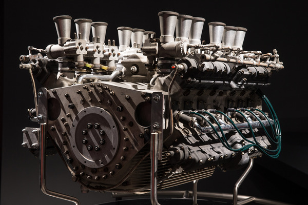 Motorenbau vom Feinsten - 12 Zylinder - im Museo Storico Alfa Romeo Arese