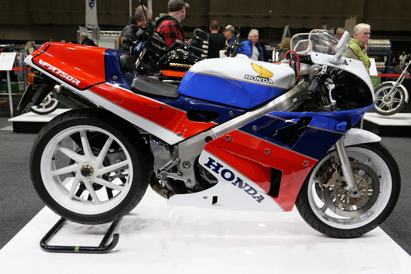 Motorrad-Sonderschau "Die 80er-Jahre – Technik trifft Design": Honda VFR 750 R – Bremen Classic Motorshow 2025