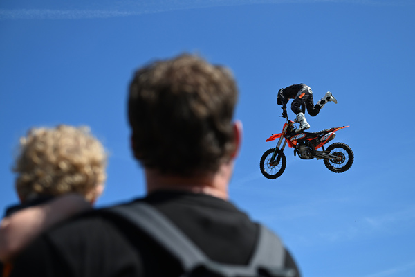 Motorrad-Stuns in der Goodwood Action Sports Arena - Goodwood Festival of Speed 2025