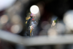 Motorrad durch ein Motorrad gesehen - Arosa ClassicCar 2019