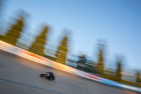 Motorrad im schnellen Kurvenverlauf - Indianapolis Oerlikon 2015