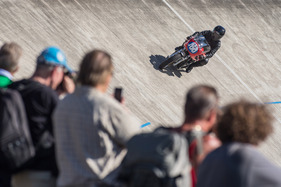 Motorrad in der Steilwand - Indianapolis Oerlikon 2015 Motorrad in der Steilwand - Indianapolis Oerlikon 2015