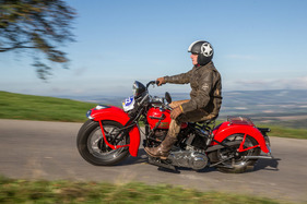 Motorräder und Gespanne an der 5. Gedenkfahrt zum Michaelskreuzrennen 2017