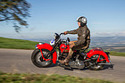 Image: Motorcycles and carriages at the 5th commemorative ride to the Michaelskreuzrennen 2017