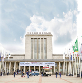 Motorworld Classics Berlin 2019 - Das imposante Messegelände von aussen. Motorworld Classics Berlin 2019 - Das imposante Messegelände von aussen.