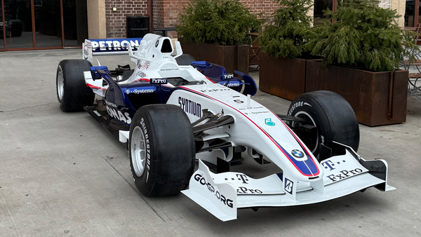 Bild: Motorworld München – Formel-1-Rennwagen des BMW-Sauber-F1-Teams aus der Saison 2007