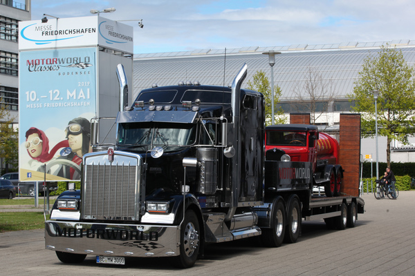 Motorworld Truck mit interessantem Ladegut vor den Hallen - Motorworld Classics Bodensee 2019