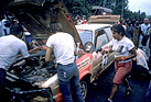 Bild: Mouton und Pons in Action am Servicepunkt mit dem Audi Team an der Rallye Elfenbeinküste Westafrika 1982