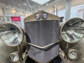 Museo Storico Alfa Romeo Arese – Kühler des Alfa Romeo RL Supersport (1925) Museo Storico Alfa Romeo Arese – Kühler des Alfa Romeo RL Supersport (1925)