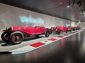 Museo Storico Alfa Romeo Arese – Verschiedenes Licht als Dramaturgischer Effekt