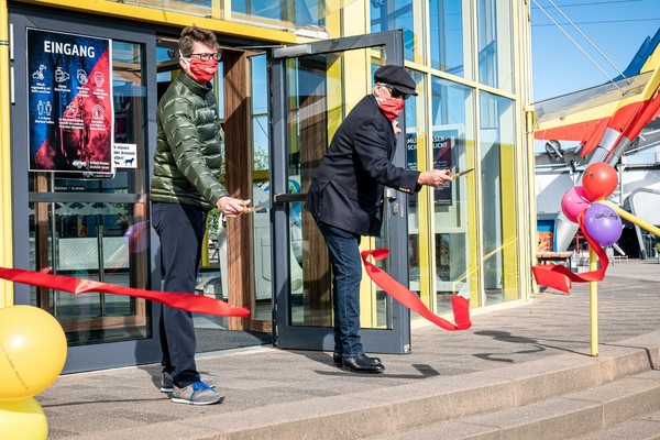 Bild: Museumsgeschäftsführer Matthias Templin und Präsident Hermann Layher eröffnen das Museum (erneut) - Wiedereröffnung Technik-Museen Sinsheim und Speyer