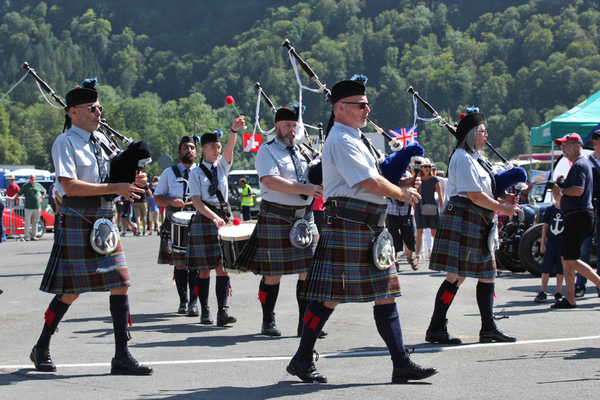Muskalische und lautstarke Unterhaltung - British Car Meeting BCM in Mollis 2019