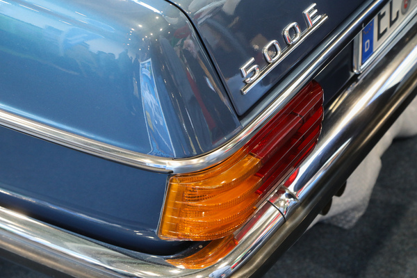 Muss ja nicht immer alles original sein - Mercedes-Benz 500E auf Basis eines W114 - Bremen Classic Motorshow 2023