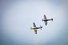 Mustang + Spitfire während der Flugshow - Impressionen vom Goodwood Revival 2015