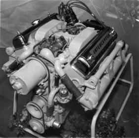 Mustergültig aufgebauter Schiffsmotot "Interceptor" - Genfer Automobilsalon 1956