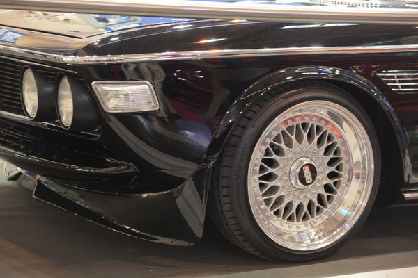 NIcht ganz periodengerechte BBS-Räder auf einem BMW-Coupé - Techno Classica 2015