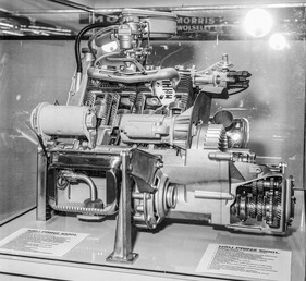 NSU Prinz 1000 L (1965) - luftgekühlt und mit obenliegender Nockenwelle sowie Vollsynchron-Vierganggetriebe - Genfer Automobilsalon 1965