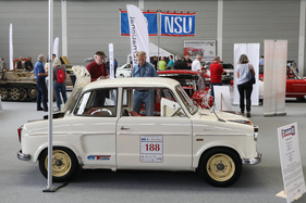 NSU Prinz 2 30 (1958) - mit Zweizylindermotor mit 583 cm3 und 30 PS, das reichte für 118 km/h, auf dem Clubstand - Klassikwelt Bodensee 2023