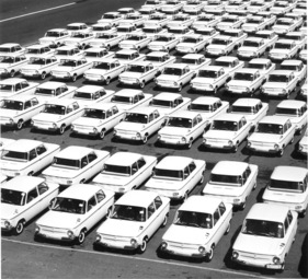 NSU Prinz 4 (1961) - die ersten Serienexemplare warten auf die Auslieferung