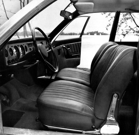 NSU Ro 80 (1967) - die Sitze wurden nach innen gerückt, um besseren Schutz bei einem Seitenaufprall zu bieten