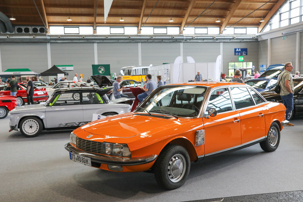 NSU Ro 80 (1972) - in schönem Orange auf dem Audi-International-Clubstand - Klassikwelt Bodensee 2024
