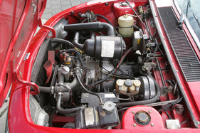 NSU Ro 80 (1972) - längs eingebauter Zweischeiben-Wankelmotor