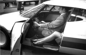 NSU Ro 80 Trapèze Bertone - bereits in Paris gezeigt, die versetzten Hintersitze versprechen mehr Beinfeiheit - am Genfer Automobilsalon 1974