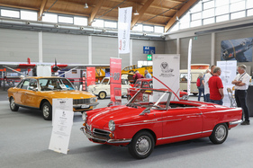 NSU Wankel Spider (1966) - mit Einscheibenwankelmotor mit 498 cm3 und 50 PS, im Hintergrund Ro80 mit Zweischeibenwankel - Klassikwelt Bodensee 2023