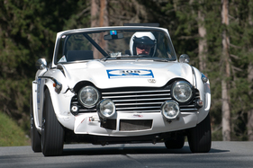 Nach dem Unglück: Triumph TR5 (1968) an der Arosa ClassicCar 2013 – Arosa Classic Sport Trophy