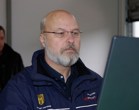 Nach dem dritten Sieg bei den 24 Stunden auf dem Nürburgring muss Manthey seinen Zwirbelbart opfern