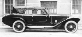 Nach der Übernahme der WKF durch Steyr entstand dieser viertürige Tourenwagen nach einem Entwurf von Erwin Komenda