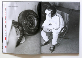 Nachdenklicher Jochen Rindt - Buch "Jochen Rindt - Der erste Popstar der Formel 1" Nachdenklicher Jochen Rindt - Buch "Jochen Rindt - Der erste Popstar der Formel 1"