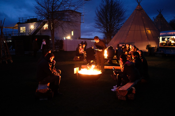 Nächtliches BBQ - Impressionen vom Goodwood Members' Meeting 2017