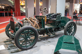 Napier (1903) - der älteste überlebende Rennwagen Grossbritanniens, mit vier Zylindern und 7,7 Litern Hubraum, nahm u.a. am Gordon Bennett Cup 1903 teil - Rétromobile Paris 2016