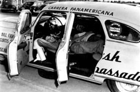 Nash Ambassador an der Carrera Panemericana 1950 - Bill France und Beifahrer Curtis Turner