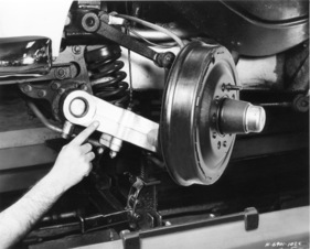 Nash-Healey (1951) - bewährte 'Trailing Link' Vorderaufhängung