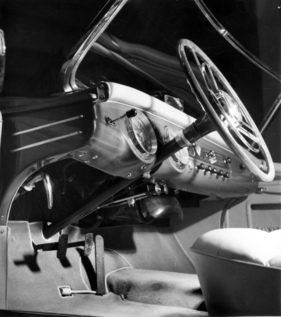Nash-Healey Convertible (1952) - Lenkrad und Armaturenbrett ds Cabriolet, gesehen am Genfer Automobilsalon 1952