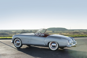 Nash-Healey Convertible (1952) - Pininfarina-Version mit einteiliger Frontscheibe im Gegensatz zur Panelcraft-Variante