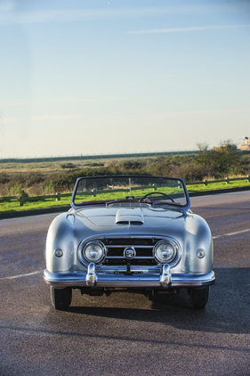 Nash-Healey Convertible (1952) - weit innen liegende Scheinwerfer charakterisieren die Pininfarina-Variante