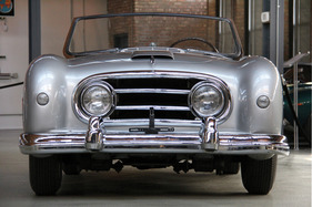 Nash-Healey Roadster (1952) - durch Pinin Farina gestalteter Sportwagen - als Lot 106 versteigert durch RM Auctions an der Amelia Island Versteigerung am 9. März 2013