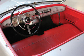 Nash-Healey Roadster (1952) - durch Pinin Farina gestalteter Sportwagen - als Lot 106 versteigert durch RM Auctions an der Amelia Island Versteigerung am 9. März 2013